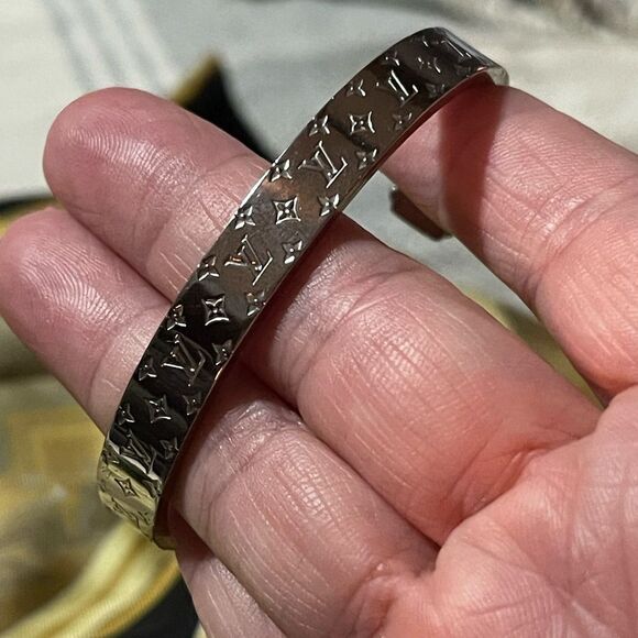LOUIS VUITTON Manchette Monogram Bold Cuff - Picture 5 of 7